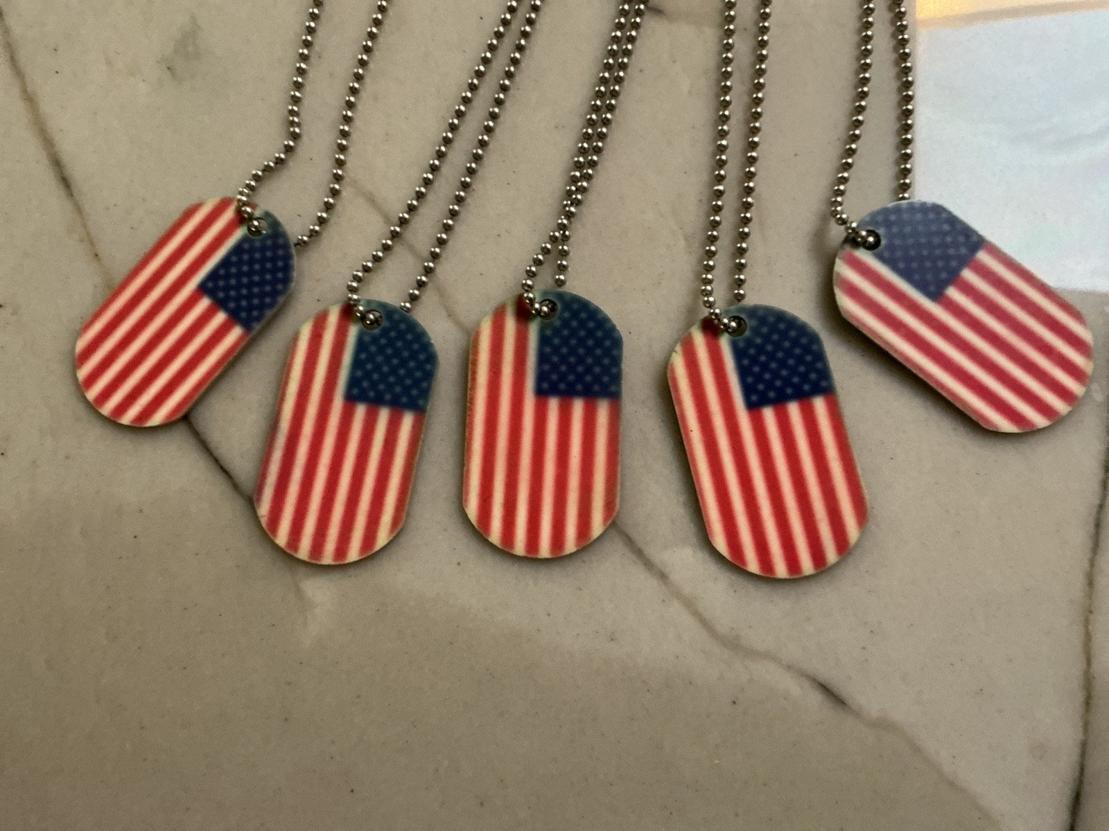 Americn flag dog tag 23 inch chain (five tags )