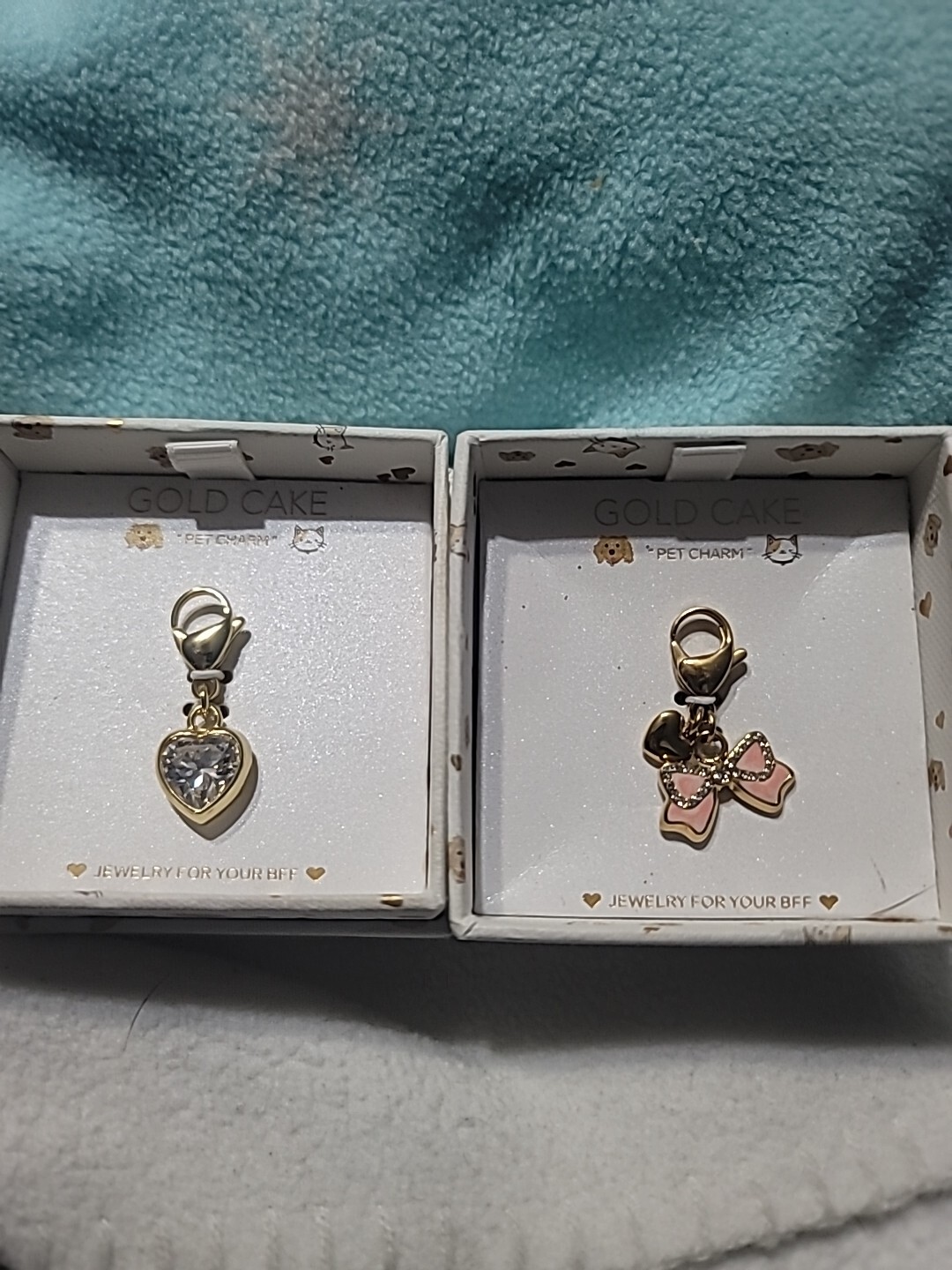 New Gold Cake Pet Charm Set Of 2 – Gold Tone – Clear Heart, Pink Ribbon W/heart
