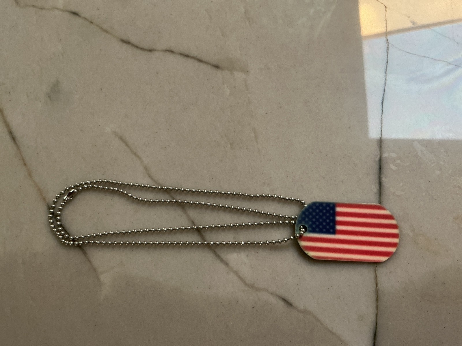 Americn flag dog tag 23 inch chain (five tags )