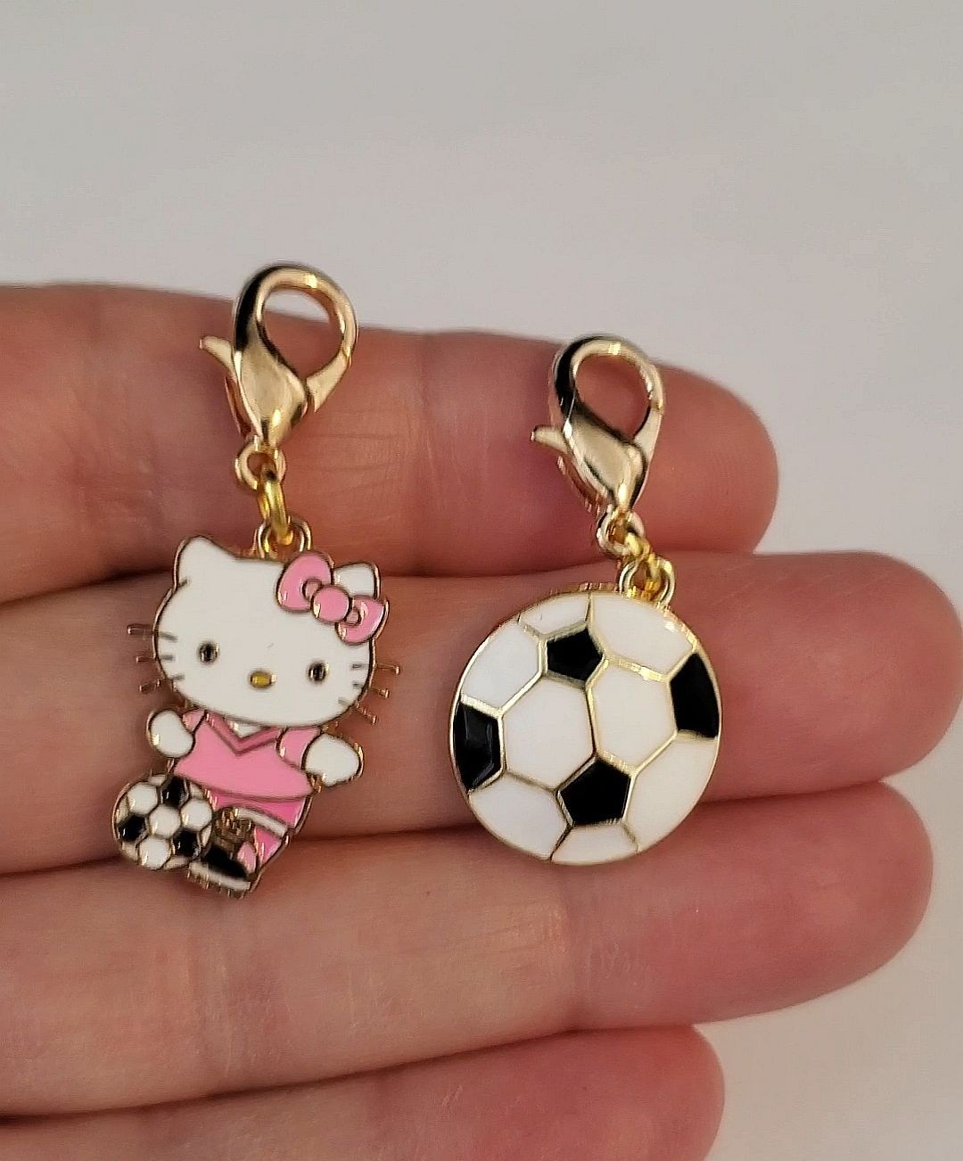 HELLO KITTY Charm SOCCER BALL Zipper Pull Clip On Purse Bag Wallet Gym Backpack