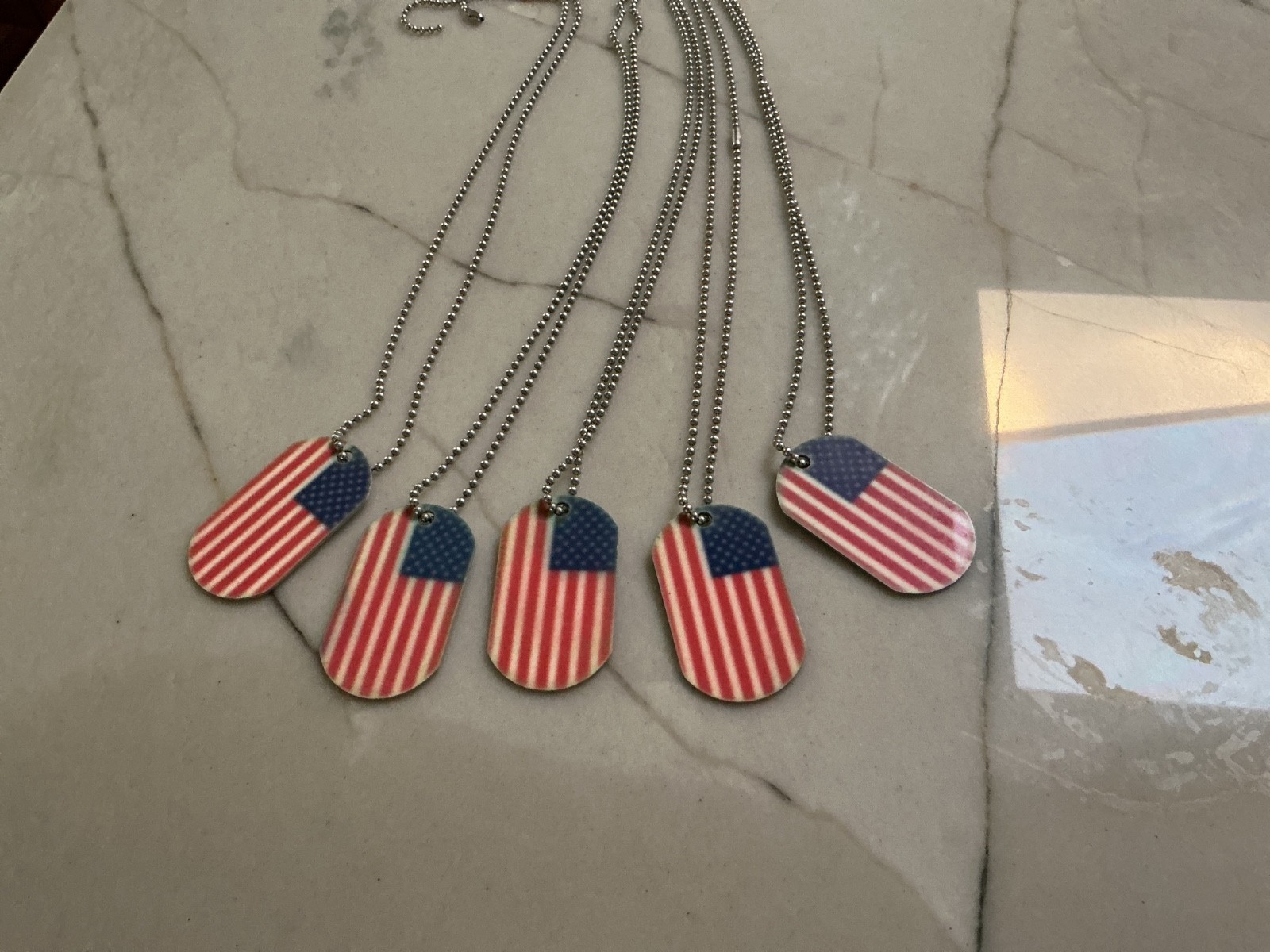 Americn flag dog tag 23 inch chain (five tags )