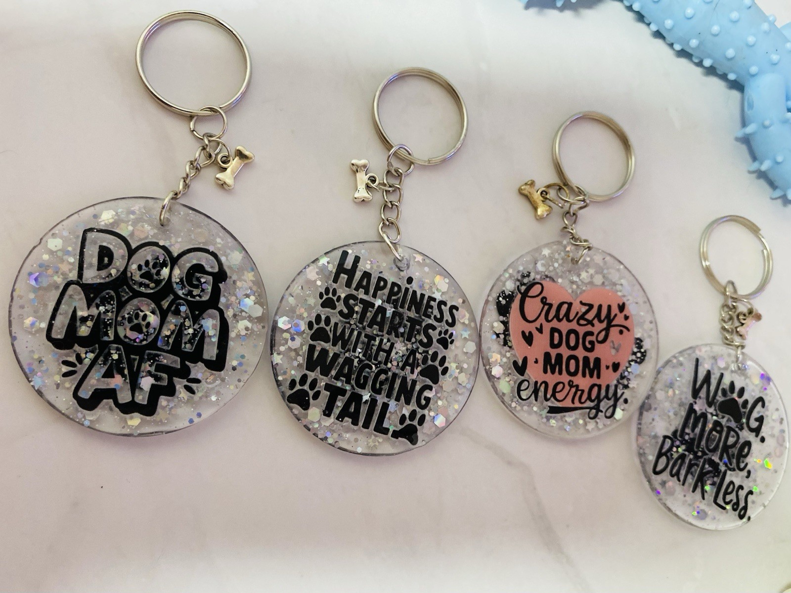 Personalized Pet Name Paw Print Resin Keychain – Custom Glitter Dog Cat Charm