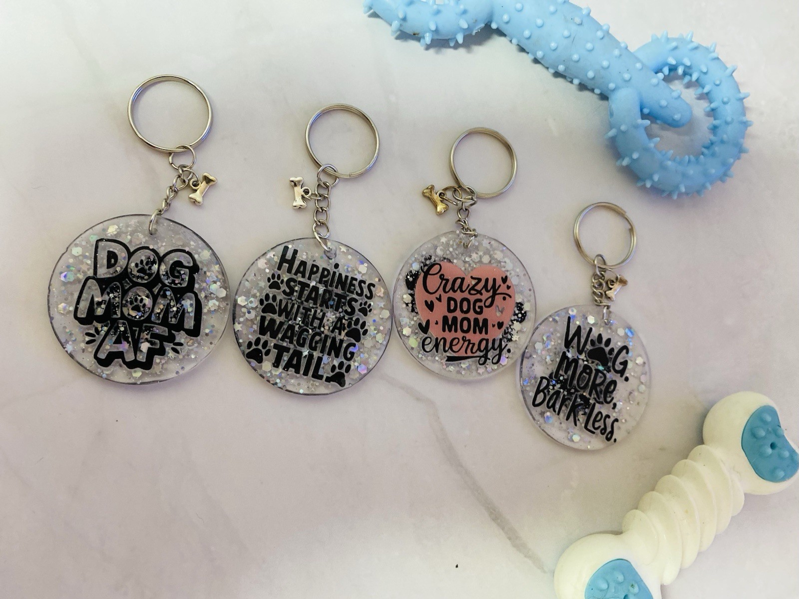 Personalized Pet Name Paw Print Resin Keychain – Custom Glitter Dog Cat Charm