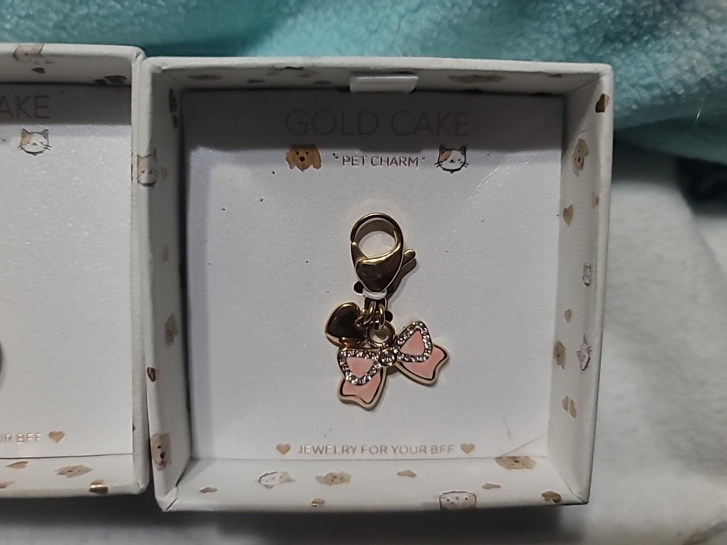 New Gold Cake Pet Charm Set Of 2 – Gold Tone – Clear Heart, Pink Ribbon W/heart