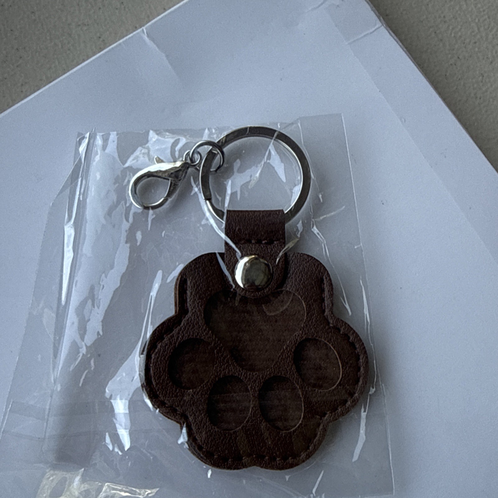 Pet Memorial Keychain, Cute Leather Paw Keyring for Bag, Cat & Dog Hair Keepsake
