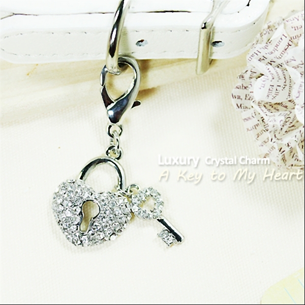 Dog/Cat Luxury Cute Collar Charm- A Key To My Heart Pet/Animal Crystal Silver